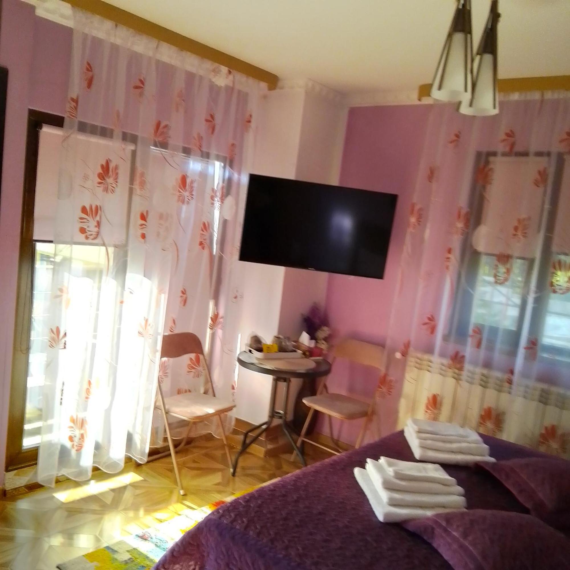 Casa Nicolas Буштені Екстер'єр фото